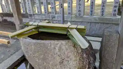 湯神社の手水舎