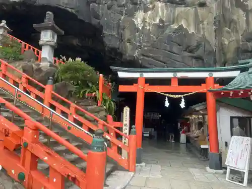 鵜戸神宮の{uncategorized: "未分類", other: "その他", undefined: "問題あり", building: "その他建物", grave: "お墓", sacred_gate: "鳥居", guardian: "狛犬", statue: "像", buddha: "仏像", history: "歴史", nature: "自然", garden: "庭園", animal: "動物", pagoda: "塔", temizu: "手水舎", mountain_gate: "山門・神門", sanctuary: "本殿・本堂", subordinate: "末社・摂社", art: "芸術", scenery: "景色", jizo: "地蔵", ema: "絵馬", goshuin: "御朱印", omikuji: "おみくじ", items: "授与品その他", amulet: "お守り", goshuincho: "御朱印帳", eats: "食事", festival: "お祭り", votive_dance: "神楽", shichigosan: "七五三参", wedding: "結婚式", experience: "体験その他", initially: "初詣", around: "周辺", anti_infection: "感染症対策"}