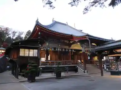 中山寺の本殿・本堂
