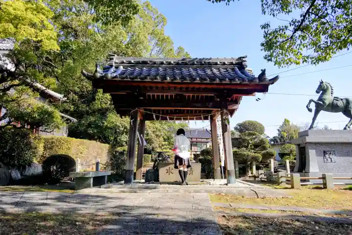 八柱社の手水舎