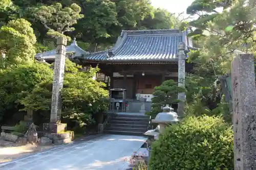 甲山寺の本殿・本堂