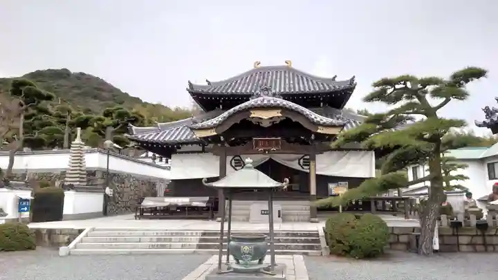 郷照寺の本殿・本堂