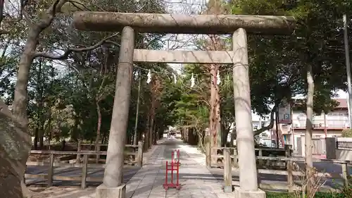 越ヶ谷久伊豆神社の鳥居