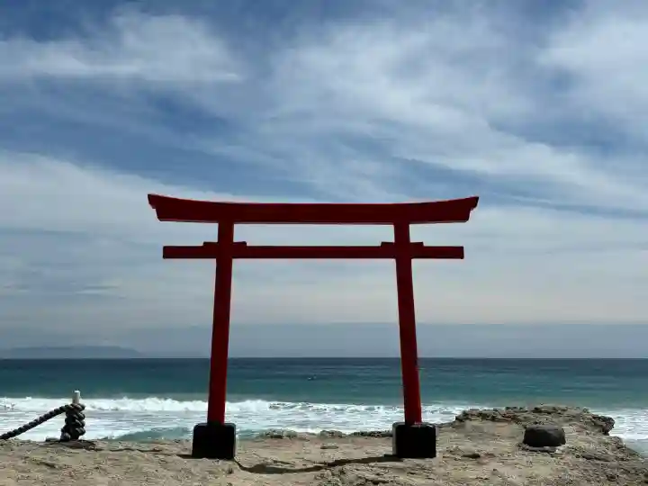 伊古奈比咩命神社の{uncategorized: "未分類", other: "その他", undefined: "問題あり", building: "その他建物", grave: "お墓", sacred_gate: "鳥居", guardian: "狛犬", statue: "像", buddha: "仏像", history: "歴史", nature: "自然", garden: "庭園", animal: "動物", pagoda: "塔", temizu: "手水舎", mountain_gate: "山門・神門", sanctuary: "本殿・本堂", subordinate: "末社・摂社", art: "芸術", scenery: "景色", jizo: "地蔵", ema: "絵馬", goshuin: "御朱印", omikuji: "おみくじ", items: "授与品その他", amulet: "お守り", goshuincho: "御朱印帳", eats: "食事", festival: "お祭り", votive_dance: "神楽", shichigosan: "七五三参", wedding: "結婚式", experience: "体験その他", initially: "初詣", around: "周辺", anti_infection: "感染症対策"}