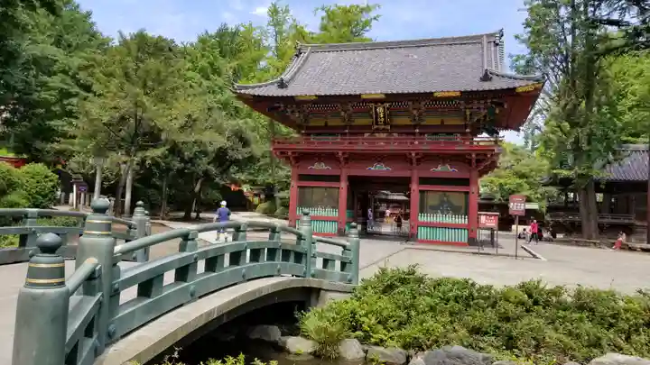 根津神社の山門・神門