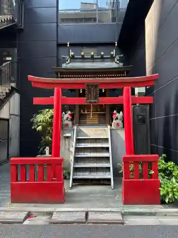 正一位伏見稲荷神社の{uncategorized: "未分類", other: "その他", undefined: "問題あり", building: "その他建物", grave: "お墓", sacred_gate: "鳥居", guardian: "狛犬", statue: "像", buddha: "仏像", history: "歴史", nature: "自然", garden: "庭園", animal: "動物", pagoda: "塔", temizu: "手水舎", mountain_gate: "山門・神門", sanctuary: "本殿・本堂", subordinate: "末社・摂社", art: "芸術", scenery: "景色", jizo: "地蔵", ema: "絵馬", goshuin: "御朱印", omikuji: "おみくじ", items: "授与品その他", amulet: "お守り", goshuincho: "御朱印帳", eats: "食事", festival: "お祭り", votive_dance: "神楽", shichigosan: "七五三参", wedding: "結婚式", experience: "体験その他", initially: "初詣", around: "周辺", anti_infection: "感染症対策"}