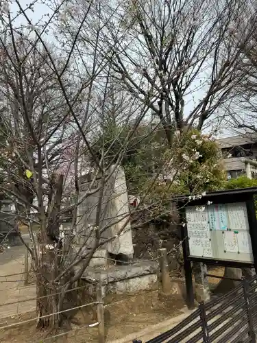 鳩森八幡神社の{uncategorized: "未分類", other: "その他", undefined: "問題あり", building: "その他建物", grave: "お墓", sacred_gate: "鳥居", guardian: "狛犬", statue: "像", buddha: "仏像", history: "歴史", nature: "自然", garden: "庭園", animal: "動物", pagoda: "塔", temizu: "手水舎", mountain_gate: "山門・神門", sanctuary: "本殿・本堂", subordinate: "末社・摂社", art: "芸術", scenery: "景色", jizo: "地蔵", ema: "絵馬", goshuin: "御朱印", omikuji: "おみくじ", items: "授与品その他", amulet: "お守り", goshuincho: "御朱印帳", eats: "食事", festival: "お祭り", votive_dance: "神楽", shichigosan: "七五三参", wedding: "結婚式", experience: "体験その他", initially: "初詣", around: "周辺", anti_infection: "感染症対策"}