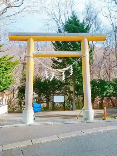 円山西町神社の鳥居