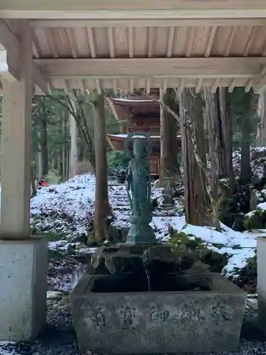 宝積山光前寺の手水舎