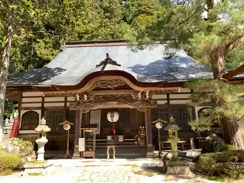 龍渕寺の本殿