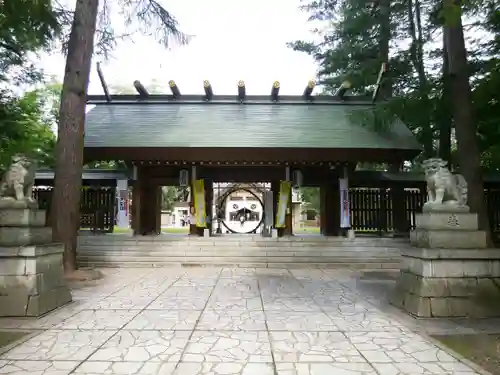 帯廣神社の山門・神門