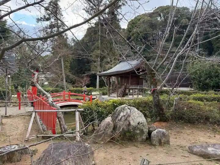 龍田大社の{uncategorized: "未分類", other: "その他", undefined: "問題あり", building: "その他建物", grave: "お墓", sacred_gate: "鳥居", guardian: "狛犬", statue: "像", buddha: "仏像", history: "歴史", nature: "自然", garden: "庭園", animal: "動物", pagoda: "塔", temizu: "手水舎", mountain_gate: "山門・神門", sanctuary: "本殿・本堂", subordinate: "末社・摂社", art: "芸術", scenery: "景色", jizo: "地蔵", ema: "絵馬", goshuin: "御朱印", omikuji: "おみくじ", items: "授与品その他", amulet: "お守り", goshuincho: "御朱印帳", eats: "食事", festival: "お祭り", votive_dance: "神楽", shichigosan: "七五三参", wedding: "結婚式", experience: "体験その他", initially: "初詣", around: "周辺", anti_infection: "感染症対策"}