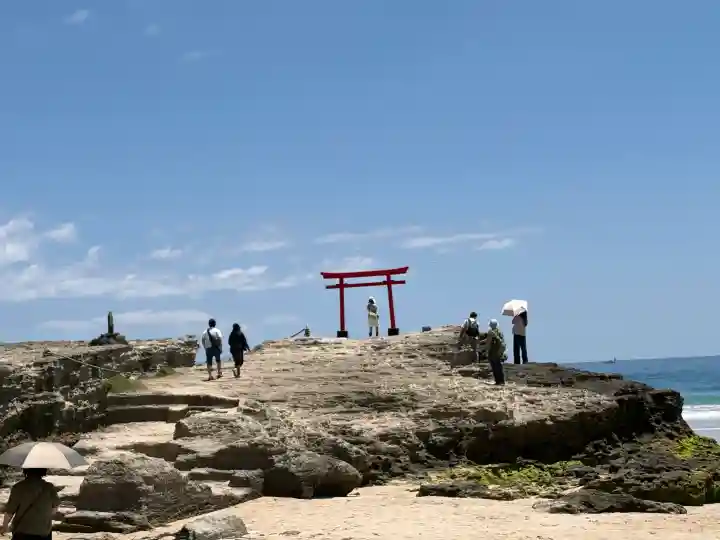 伊古奈比咩命神社の{uncategorized: "未分類", other: "その他", undefined: "問題あり", building: "その他建物", grave: "お墓", sacred_gate: "鳥居", guardian: "狛犬", statue: "像", buddha: "仏像", history: "歴史", nature: "自然", garden: "庭園", animal: "動物", pagoda: "塔", temizu: "手水舎", mountain_gate: "山門・神門", sanctuary: "本殿・本堂", subordinate: "末社・摂社", art: "芸術", scenery: "景色", jizo: "地蔵", ema: "絵馬", goshuin: "御朱印", omikuji: "おみくじ", items: "授与品その他", amulet: "お守り", goshuincho: "御朱印帳", eats: "食事", festival: "お祭り", votive_dance: "神楽", shichigosan: "七五三参", wedding: "結婚式", experience: "体験その他", initially: "初詣", around: "周辺", anti_infection: "感染症対策"}