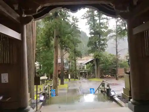 岡太神社・大瀧神社の山門