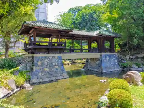 豊彦稲荷社（法王町）の庭園