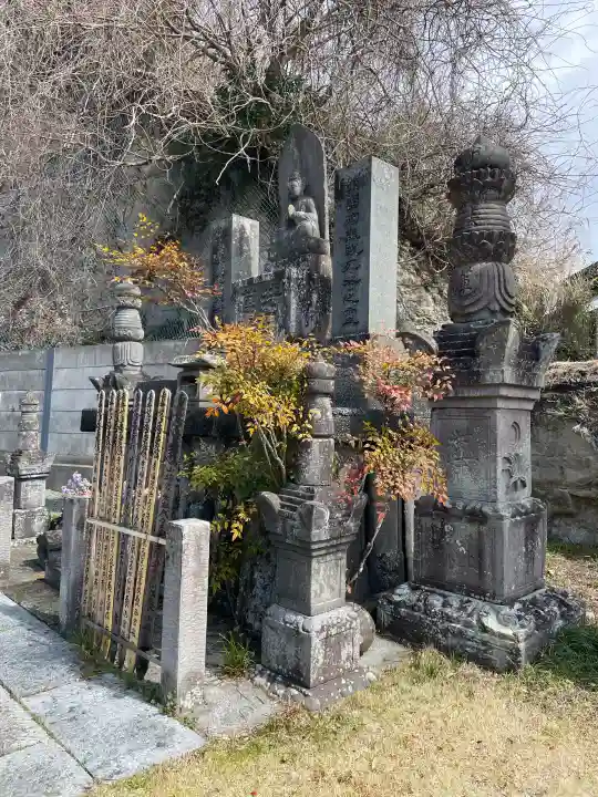 大寳寺の{uncategorized: "未分類", other: "その他", undefined: "問題あり", building: "その他建物", grave: "お墓", sacred_gate: "鳥居", guardian: "狛犬", statue: "像", buddha: "仏像", history: "歴史", nature: "自然", garden: "庭園", animal: "動物", pagoda: "塔", temizu: "手水舎", mountain_gate: "山門・神門", sanctuary: "本殿・本堂", subordinate: "末社・摂社", art: "芸術", scenery: "景色", jizo: "地蔵", ema: "絵馬", goshuin: "御朱印", omikuji: "おみくじ", items: "授与品その他", amulet: "お守り", goshuincho: "御朱印帳", eats: "食事", festival: "お祭り", votive_dance: "神楽", shichigosan: "七五三参", wedding: "結婚式", experience: "体験その他", initially: "初詣", around: "周辺", anti_infection: "感染症対策"}