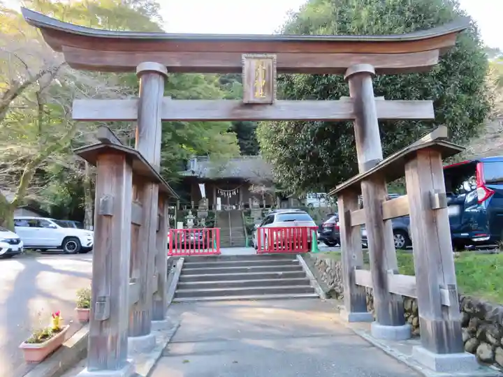 高尾山麓氷川神社の鳥居