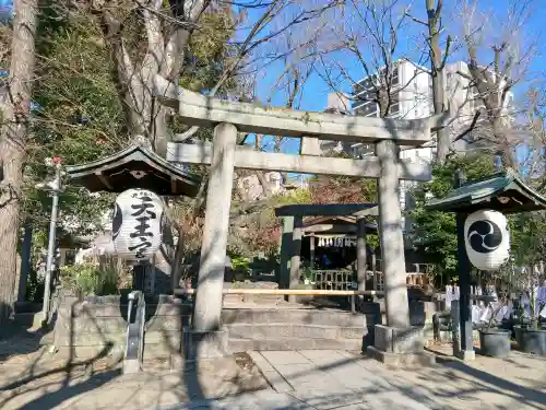 素盞雄神社の{uncategorized: "未分類", other: "その他", undefined: "問題あり", building: "その他建物", grave: "お墓", sacred_gate: "鳥居", guardian: "狛犬", statue: "像", buddha: "仏像", history: "歴史", nature: "自然", garden: "庭園", animal: "動物", pagoda: "塔", temizu: "手水舎", mountain_gate: "山門・神門", sanctuary: "本殿・本堂", subordinate: "末社・摂社", art: "芸術", scenery: "景色", jizo: "地蔵", ema: "絵馬", goshuin: "御朱印", omikuji: "おみくじ", items: "授与品その他", amulet: "お守り", goshuincho: "御朱印帳", eats: "食事", festival: "お祭り", votive_dance: "神楽", shichigosan: "七五三参", wedding: "結婚式", experience: "体験その他", initially: "初詣", around: "周辺", anti_infection: "感染症対策"}