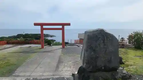 龍宮神社の{uncategorized: "未分類", other: "その他", undefined: "問題あり", building: "その他建物", grave: "お墓", sacred_gate: "鳥居", guardian: "狛犬", statue: "像", buddha: "仏像", history: "歴史", nature: "自然", garden: "庭園", animal: "動物", pagoda: "塔", temizu: "手水舎", mountain_gate: "山門・神門", sanctuary: "本殿・本堂", subordinate: "末社・摂社", art: "芸術", scenery: "景色", jizo: "地蔵", ema: "絵馬", goshuin: "御朱印", omikuji: "おみくじ", items: "授与品その他", amulet: "お守り", goshuincho: "御朱印帳", eats: "食事", festival: "お祭り", votive_dance: "神楽", shichigosan: "七五三参", wedding: "結婚式", experience: "体験その他", initially: "初詣", around: "周辺", anti_infection: "感染症対策"}