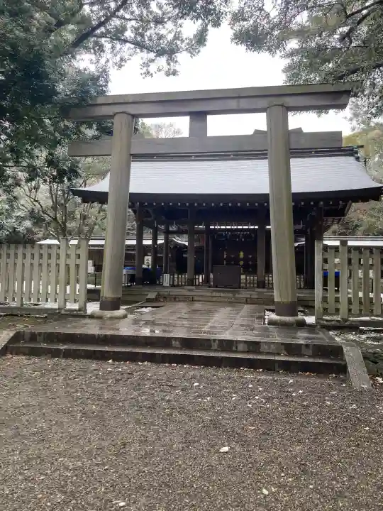 日前神宮・國懸神宮の{uncategorized: "未分類", other: "その他", undefined: "問題あり", building: "その他建物", grave: "お墓", sacred_gate: "鳥居", guardian: "狛犬", statue: "像", buddha: "仏像", history: "歴史", nature: "自然", garden: "庭園", animal: "動物", pagoda: "塔", temizu: "手水舎", mountain_gate: "山門・神門", sanctuary: "本殿・本堂", subordinate: "末社・摂社", art: "芸術", scenery: "景色", jizo: "地蔵", ema: "絵馬", goshuin: "御朱印", omikuji: "おみくじ", items: "授与品その他", amulet: "お守り", goshuincho: "御朱印帳", eats: "食事", festival: "お祭り", votive_dance: "神楽", shichigosan: "七五三参", wedding: "結婚式", experience: "体験その他", initially: "初詣", around: "周辺", anti_infection: "感染症対策"}