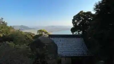 太郎坊大権現社の{uncategorized: "未分類", other: "その他", undefined: "問題あり", building: "その他建物", grave: "お墓", sacred_gate: "鳥居", guardian: "狛犬", statue: "像", buddha: "仏像", history: "歴史", nature: "自然", garden: "庭園", animal: "動物", pagoda: "塔", temizu: "手水舎", mountain_gate: "山門・神門", sanctuary: "本殿・本堂", subordinate: "末社・摂社", art: "芸術", scenery: "景色", jizo: "地蔵", ema: "絵馬", goshuin: "御朱印", omikuji: "おみくじ", items: "授与品その他", amulet: "お守り", goshuincho: "御朱印帳", eats: "食事", festival: "お祭り", votive_dance: "神楽", shichigosan: "七五三参", wedding: "結婚式", experience: "体験その他", initially: "初詣", around: "周辺", anti_infection: "感染症対策"}