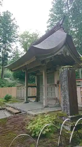 林泉寺の山門