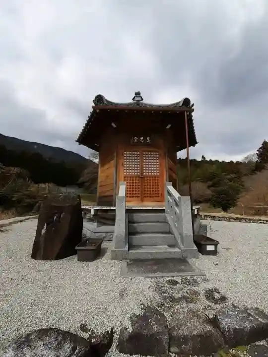 橋本院の{uncategorized: "未分類", other: "その他", undefined: "問題あり", building: "その他建物", grave: "お墓", sacred_gate: "鳥居", guardian: "狛犬", statue: "像", buddha: "仏像", history: "歴史", nature: "自然", garden: "庭園", animal: "動物", pagoda: "塔", temizu: "手水舎", mountain_gate: "山門・神門", sanctuary: "本殿・本堂", subordinate: "末社・摂社", art: "芸術", scenery: "景色", jizo: "地蔵", ema: "絵馬", goshuin: "御朱印", omikuji: "おみくじ", items: "授与品その他", amulet: "お守り", goshuincho: "御朱印帳", eats: "食事", festival: "お祭り", votive_dance: "神楽", shichigosan: "七五三参", wedding: "結婚式", experience: "体験その他", initially: "初詣", around: "周辺", anti_infection: "感染症対策"}