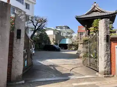 勝専寺の山門・神門