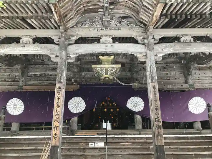 成相寺の本殿・本堂