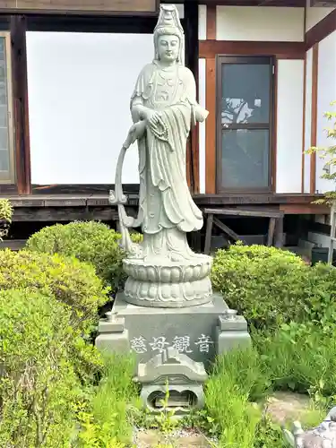 涌泉寺の像