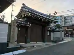 梅仙寺の山門