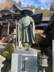 霊巌寺の像