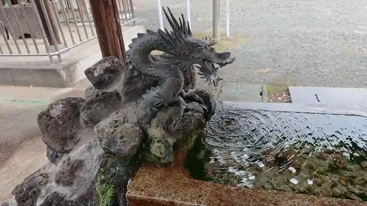 小泉稲荷神社の手水舎