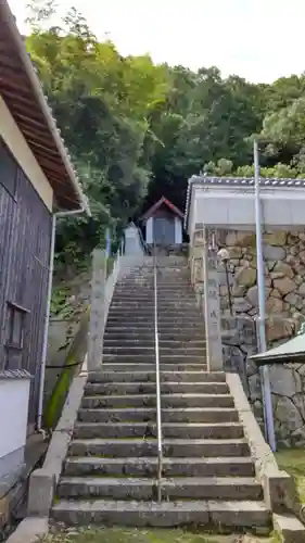 七面大明神の建物その他