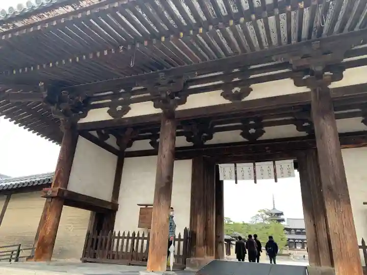 法隆寺の山門・神門
