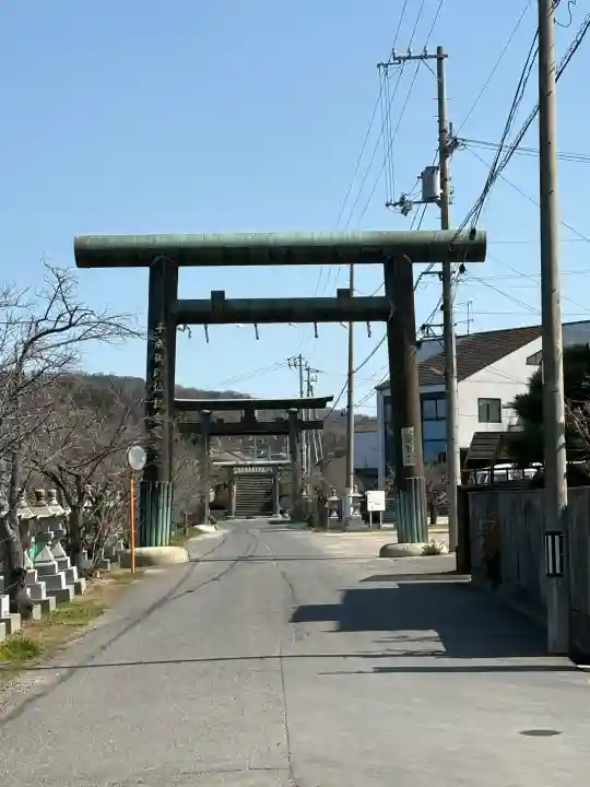 石清水八幡宮の{uncategorized: "未分類", other: "その他", undefined: "問題あり", building: "その他建物", grave: "お墓", sacred_gate: "鳥居", guardian: "狛犬", statue: "像", buddha: "仏像", history: "歴史", nature: "自然", garden: "庭園", animal: "動物", pagoda: "塔", temizu: "手水舎", mountain_gate: "山門・神門", sanctuary: "本殿・本堂", subordinate: "末社・摂社", art: "芸術", scenery: "景色", jizo: "地蔵", ema: "絵馬", goshuin: "御朱印", omikuji: "おみくじ", items: "授与品その他", amulet: "お守り", goshuincho: "御朱印帳", eats: "食事", festival: "お祭り", votive_dance: "神楽", shichigosan: "七五三参", wedding: "結婚式", experience: "体験その他", initially: "初詣", around: "周辺", anti_infection: "感染症対策"}