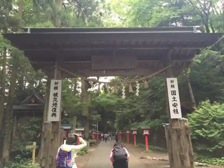 高尾山薬王院の山門・神門