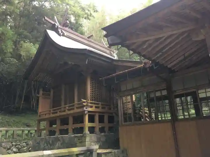 白沙八幡神社の本殿・本堂