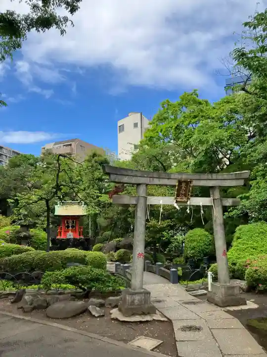 天祖諏訪神社の{uncategorized: "未分類", other: "その他", undefined: "問題あり", building: "その他建物", grave: "お墓", sacred_gate: "鳥居", guardian: "狛犬", statue: "像", buddha: "仏像", history: "歴史", nature: "自然", garden: "庭園", animal: "動物", pagoda: "塔", temizu: "手水舎", mountain_gate: "山門・神門", sanctuary: "本殿・本堂", subordinate: "末社・摂社", art: "芸術", scenery: "景色", jizo: "地蔵", ema: "絵馬", goshuin: "御朱印", omikuji: "おみくじ", items: "授与品その他", amulet: "お守り", goshuincho: "御朱印帳", eats: "食事", festival: "お祭り", votive_dance: "神楽", shichigosan: "七五三参", wedding: "結婚式", experience: "体験その他", initially: "初詣", around: "周辺", anti_infection: "感染症対策"}