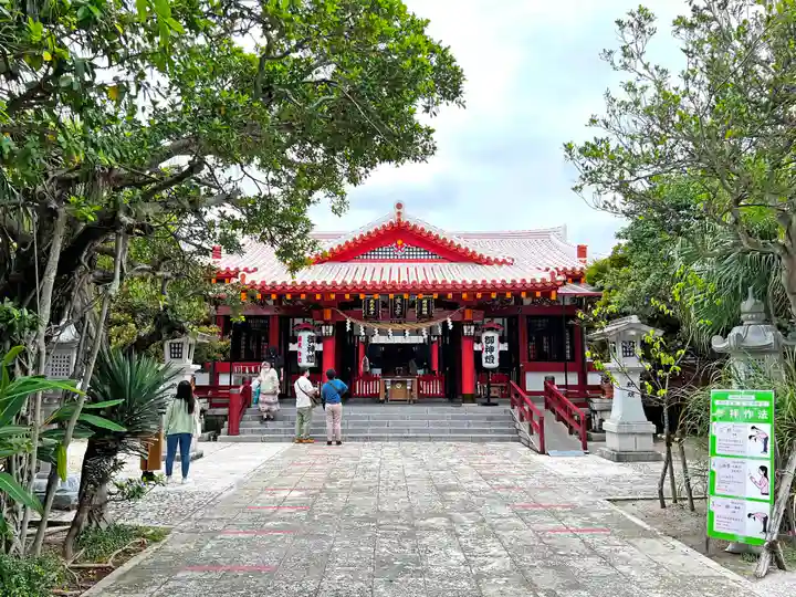 波上宮の本殿・本堂