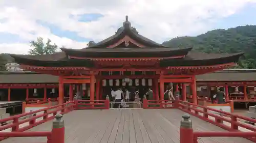 厳島神社の本殿