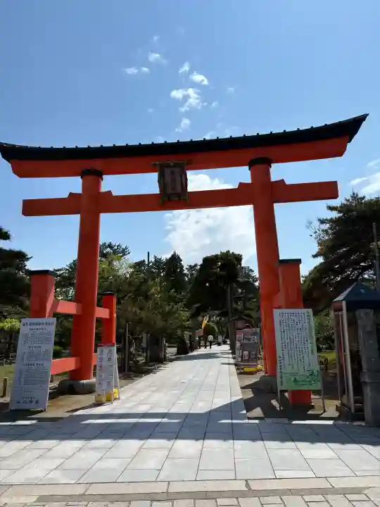 白山神社の{uncategorized: "未分類", other: "その他", undefined: "問題あり", building: "その他建物", grave: "お墓", sacred_gate: "鳥居", guardian: "狛犬", statue: "像", buddha: "仏像", history: "歴史", nature: "自然", garden: "庭園", animal: "動物", pagoda: "塔", temizu: "手水舎", mountain_gate: "山門・神門", sanctuary: "本殿・本堂", subordinate: "末社・摂社", art: "芸術", scenery: "景色", jizo: "地蔵", ema: "絵馬", goshuin: "御朱印", omikuji: "おみくじ", items: "授与品その他", amulet: "お守り", goshuincho: "御朱印帳", eats: "食事", festival: "お祭り", votive_dance: "神楽", shichigosan: "七五三参", wedding: "結婚式", experience: "体験その他", initially: "初詣", around: "周辺", anti_infection: "感染症対策"}