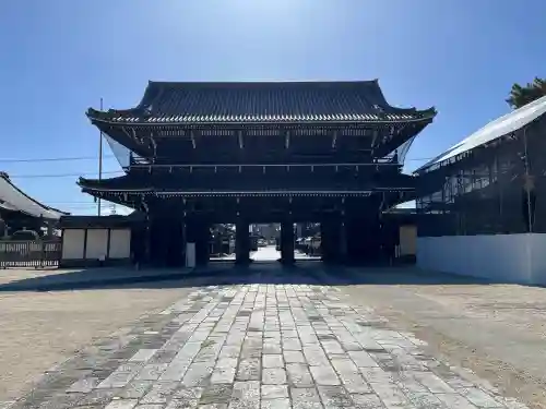 本山専修寺の{uncategorized: "未分類", other: "その他", undefined: "問題あり", building: "その他建物", grave: "お墓", sacred_gate: "鳥居", guardian: "狛犬", statue: "像", buddha: "仏像", history: "歴史", nature: "自然", garden: "庭園", animal: "動物", pagoda: "塔", temizu: "手水舎", mountain_gate: "山門・神門", sanctuary: "本殿・本堂", subordinate: "末社・摂社", art: "芸術", scenery: "景色", jizo: "地蔵", ema: "絵馬", goshuin: "御朱印", omikuji: "おみくじ", items: "授与品その他", amulet: "お守り", goshuincho: "御朱印帳", eats: "食事", festival: "お祭り", votive_dance: "神楽", shichigosan: "七五三参", wedding: "結婚式", experience: "体験その他", initially: "初詣", around: "周辺", anti_infection: "感染症対策"}