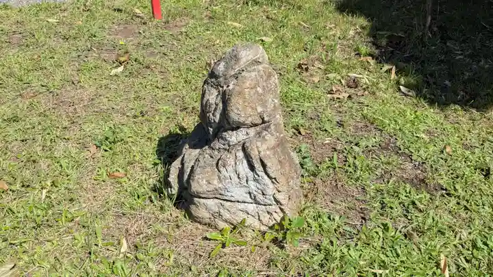 歌露稲荷神社の狛犬