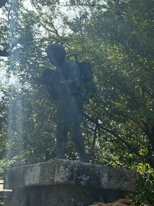 報徳二宮神社の{uncategorized: "未分類", other: "その他", undefined: "問題あり", building: "その他建物", grave: "お墓", sacred_gate: "鳥居", guardian: "狛犬", statue: "像", buddha: "仏像", history: "歴史", nature: "自然", garden: "庭園", animal: "動物", pagoda: "塔", temizu: "手水舎", mountain_gate: "山門・神門", sanctuary: "本殿・本堂", subordinate: "末社・摂社", art: "芸術", scenery: "景色", jizo: "地蔵", ema: "絵馬", goshuin: "御朱印", omikuji: "おみくじ", items: "授与品その他", amulet: "お守り", goshuincho: "御朱印帳", eats: "食事", festival: "お祭り", votive_dance: "神楽", shichigosan: "七五三参", wedding: "結婚式", experience: "体験その他", initially: "初詣", around: "周辺", anti_infection: "感染症対策"}