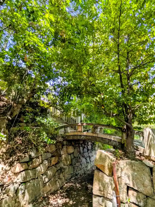 鴨神社の{uncategorized: "未分類", other: "その他", undefined: "問題あり", building: "その他建物", grave: "お墓", sacred_gate: "鳥居", guardian: "狛犬", statue: "像", buddha: "仏像", history: "歴史", nature: "自然", garden: "庭園", animal: "動物", pagoda: "塔", temizu: "手水舎", mountain_gate: "山門・神門", sanctuary: "本殿・本堂", subordinate: "末社・摂社", art: "芸術", scenery: "景色", jizo: "地蔵", ema: "絵馬", goshuin: "御朱印", omikuji: "おみくじ", items: "授与品その他", amulet: "お守り", goshuincho: "御朱印帳", eats: "食事", festival: "お祭り", votive_dance: "神楽", shichigosan: "七五三参", wedding: "結婚式", experience: "体験その他", initially: "初詣", around: "周辺", anti_infection: "感染症対策"}