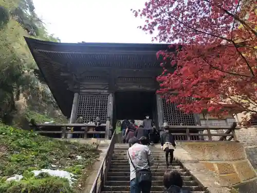 宝珠山 立石寺の山門・神門