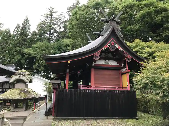 新海三社神社の本殿・本堂