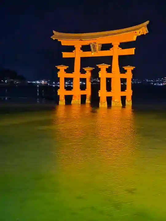 厳島神社の{uncategorized: "未分類", other: "その他", undefined: "問題あり", building: "その他建物", grave: "お墓", sacred_gate: "鳥居", guardian: "狛犬", statue: "像", buddha: "仏像", history: "歴史", nature: "自然", garden: "庭園", animal: "動物", pagoda: "塔", temizu: "手水舎", mountain_gate: "山門・神門", sanctuary: "本殿・本堂", subordinate: "末社・摂社", art: "芸術", scenery: "景色", jizo: "地蔵", ema: "絵馬", goshuin: "御朱印", omikuji: "おみくじ", items: "授与品その他", amulet: "お守り", goshuincho: "御朱印帳", eats: "食事", festival: "お祭り", votive_dance: "神楽", shichigosan: "七五三参", wedding: "結婚式", experience: "体験その他", initially: "初詣", around: "周辺", anti_infection: "感染症対策"}