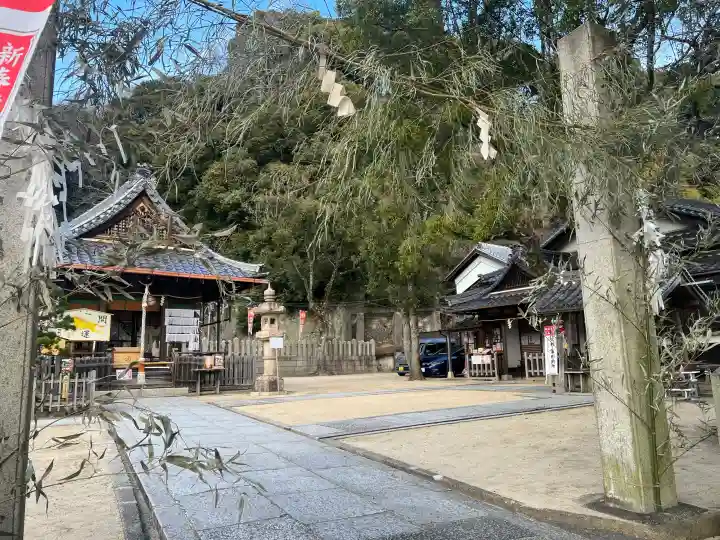 祇園神社の{uncategorized: "未分類", other: "その他", undefined: "問題あり", building: "その他建物", grave: "お墓", sacred_gate: "鳥居", guardian: "狛犬", statue: "像", buddha: "仏像", history: "歴史", nature: "自然", garden: "庭園", animal: "動物", pagoda: "塔", temizu: "手水舎", mountain_gate: "山門・神門", sanctuary: "本殿・本堂", subordinate: "末社・摂社", art: "芸術", scenery: "景色", jizo: "地蔵", ema: "絵馬", goshuin: "御朱印", omikuji: "おみくじ", items: "授与品その他", amulet: "お守り", goshuincho: "御朱印帳", eats: "食事", festival: "お祭り", votive_dance: "神楽", shichigosan: "七五三参", wedding: "結婚式", experience: "体験その他", initially: "初詣", around: "周辺", anti_infection: "感染症対策"}